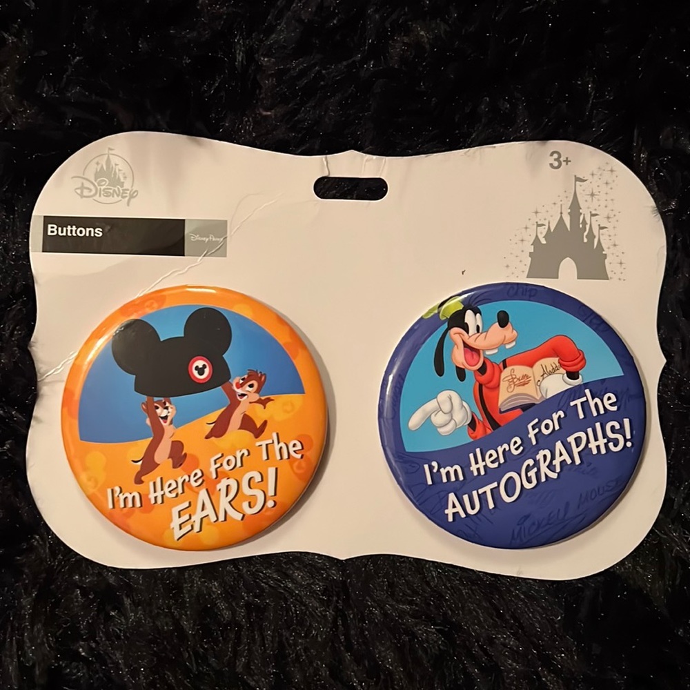 NWT! Disney parks buttons! Chip N Dale and Goofy. Perfect for a Disney Trip!
